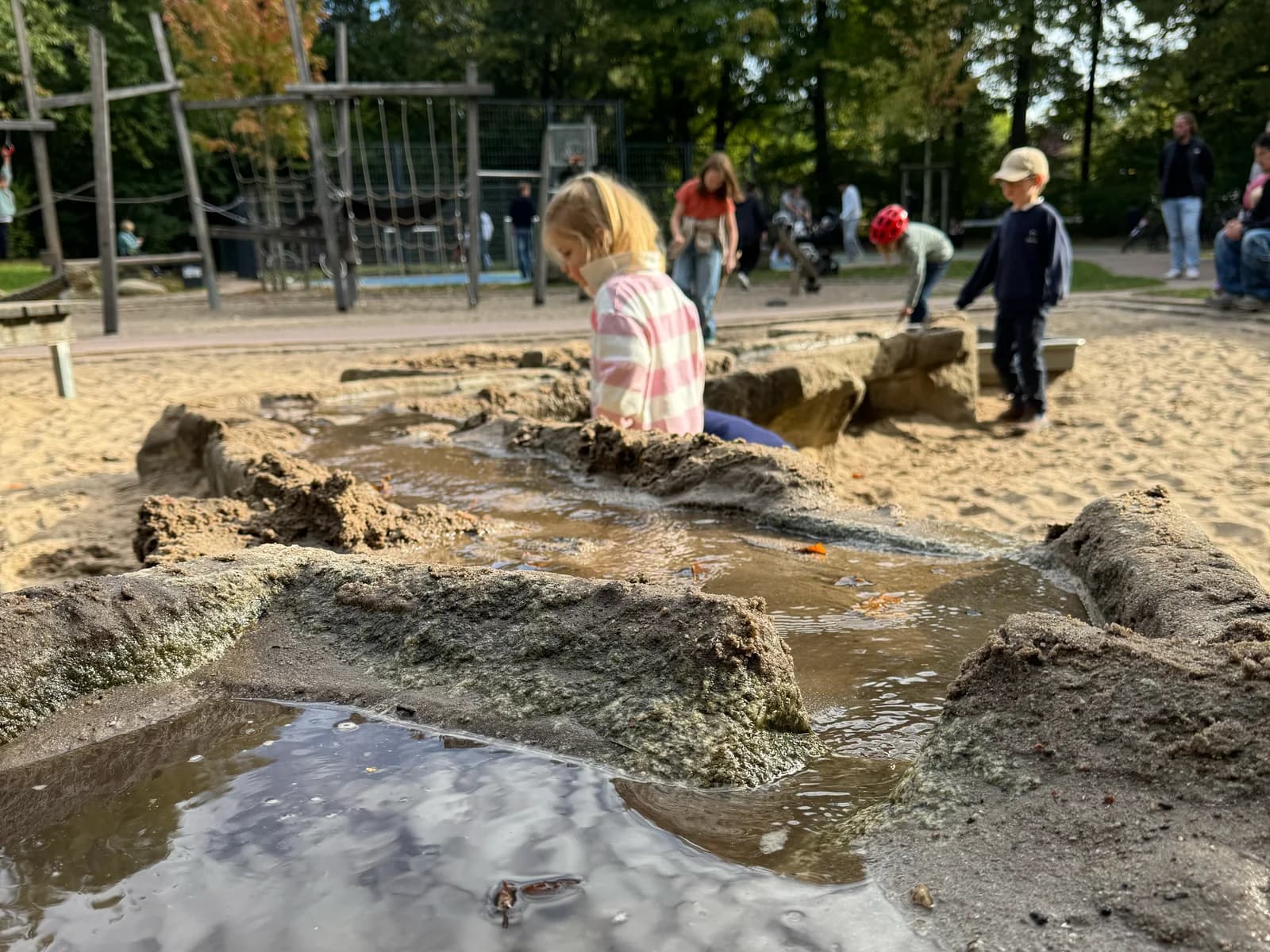 Spielplatz Trenknerweg – Wasserspiele im Grünen